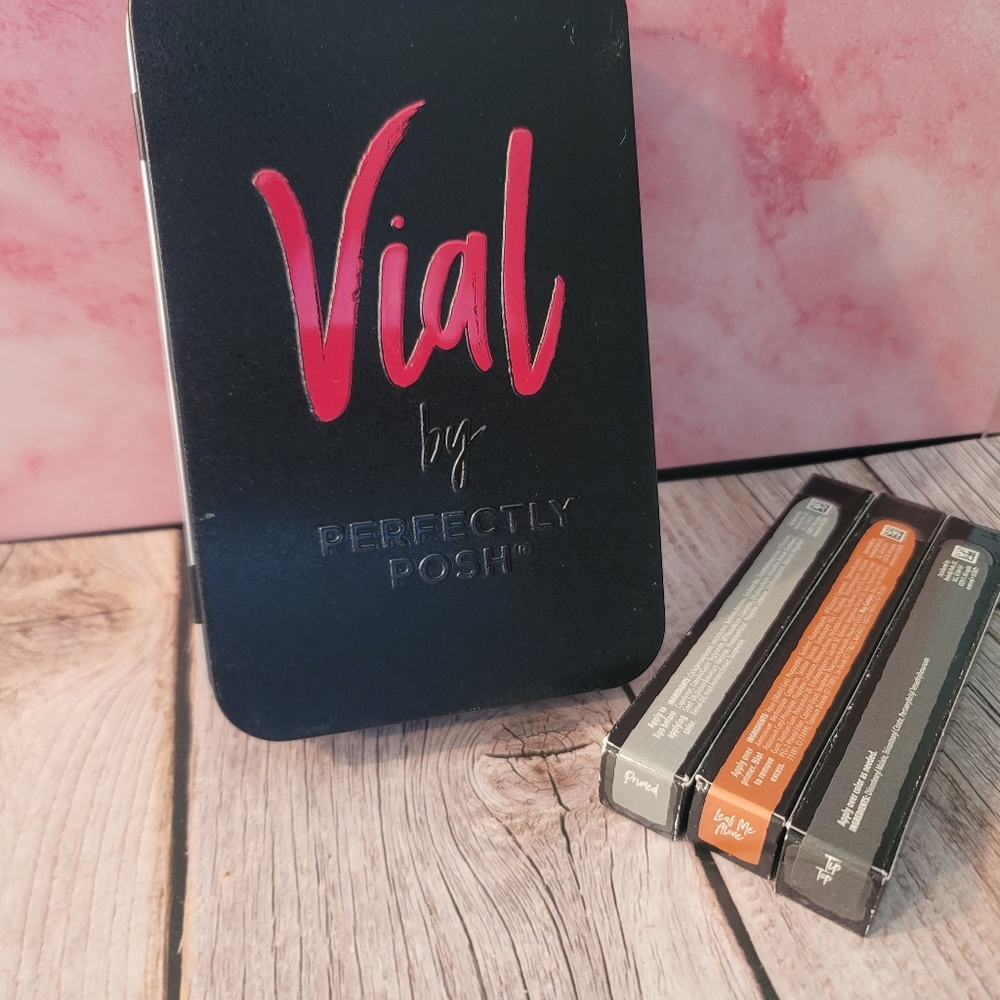 Perfectly Posh Vial Lip Set - Leaf Me Alone